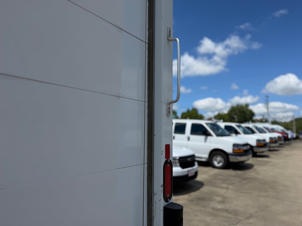 2021 Gmc Savana 3500 16ft Box Truck