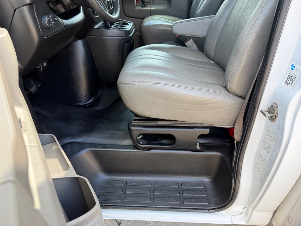 2021 Gmc Savana 3500 16ft Box Truck