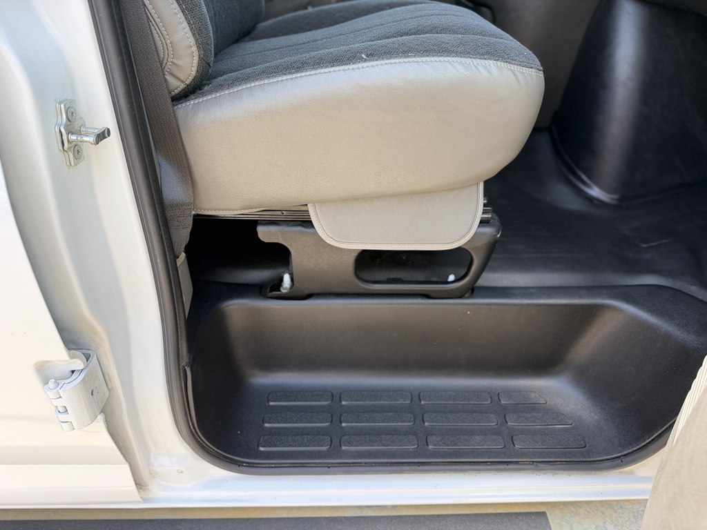 2024 Chevrolet Express Cargo Work Van - Photo 22