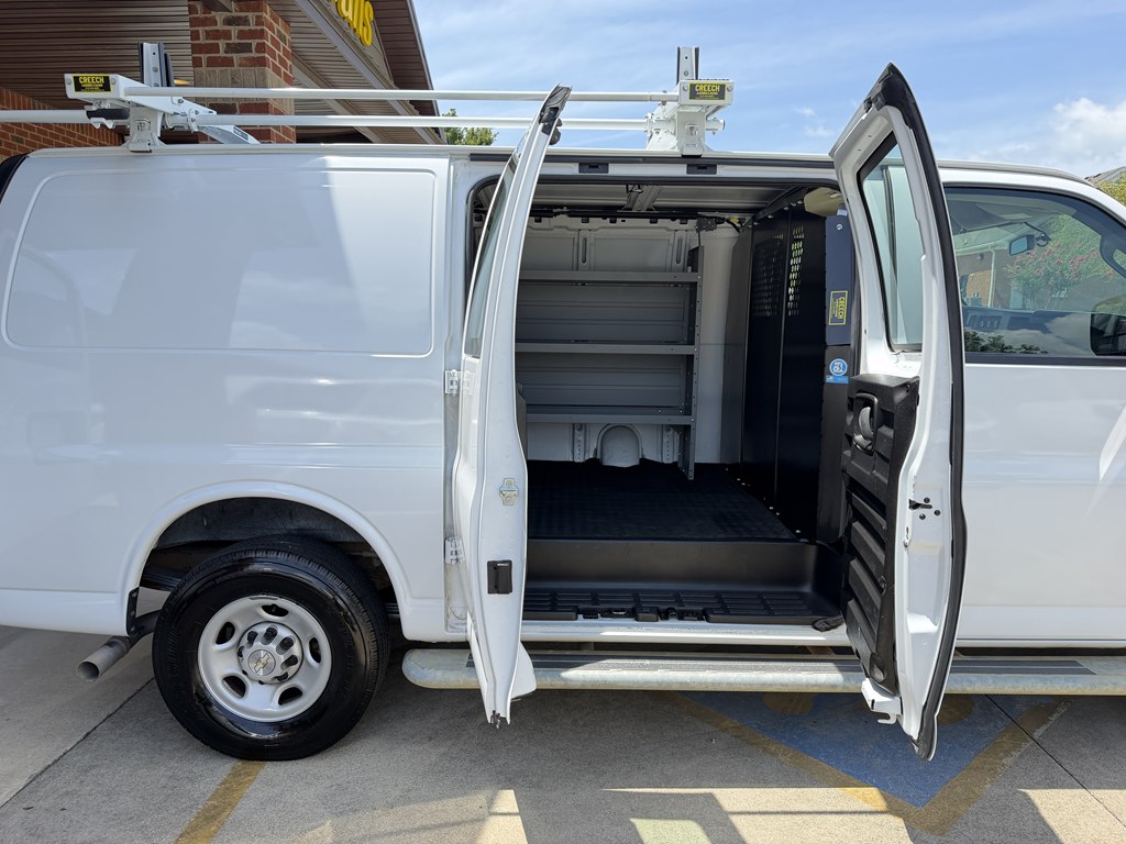 2024 Chevrolet Express Cargo Work Van - Photo 15