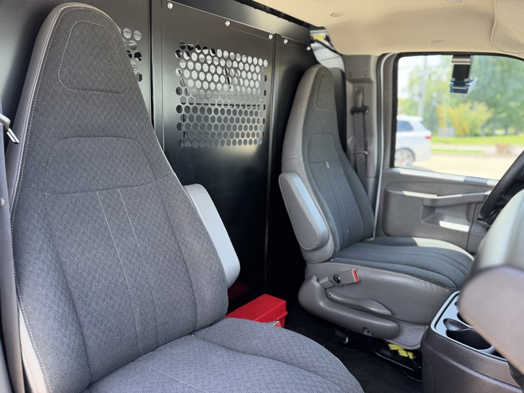 2024 Chevrolet Express Cargo Work Van - Photo 20