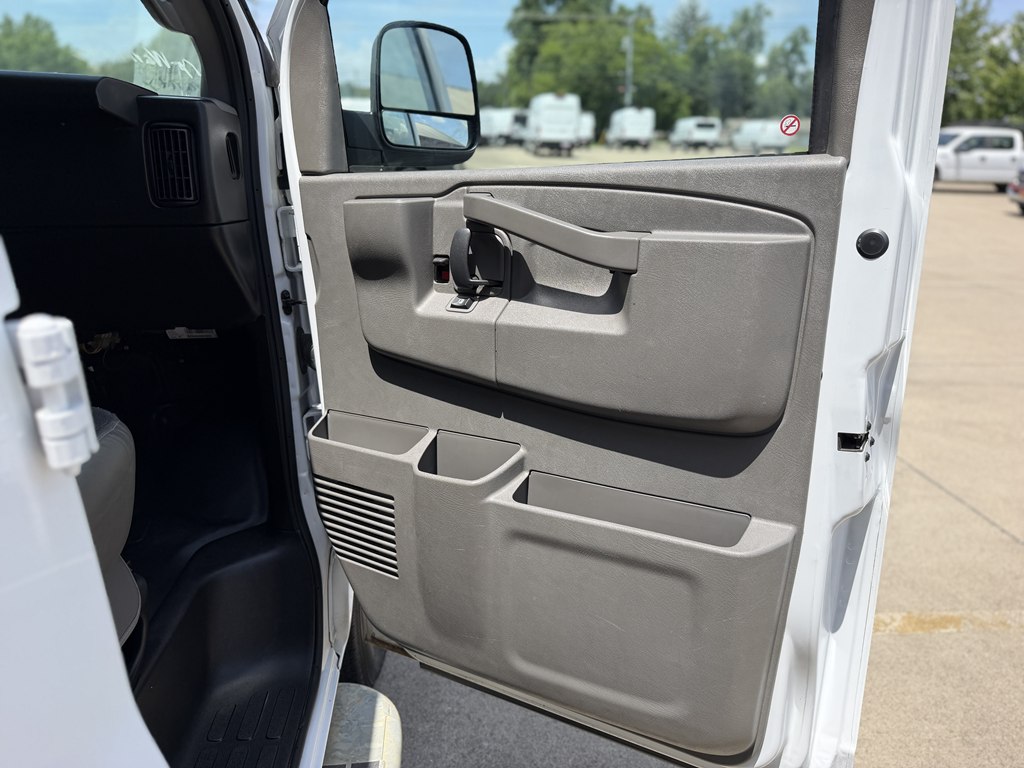 2024 Chevrolet Express Cargo Work Van - Photo 23