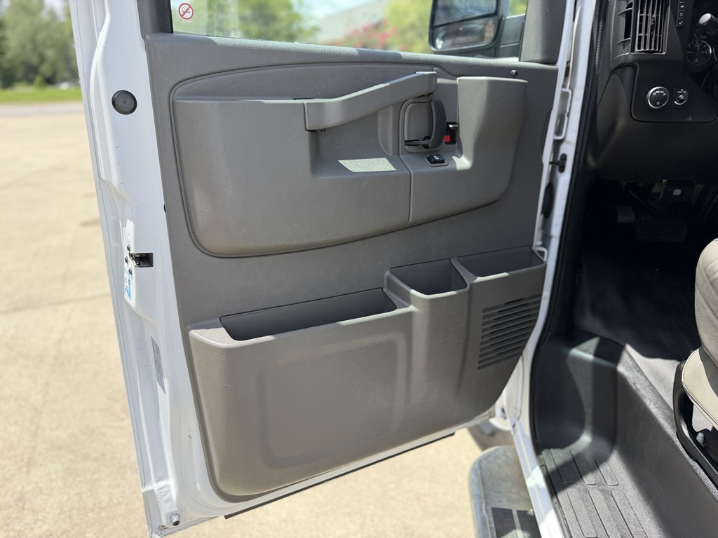 2024 Chevrolet Express Cargo Work Van - Photo 27