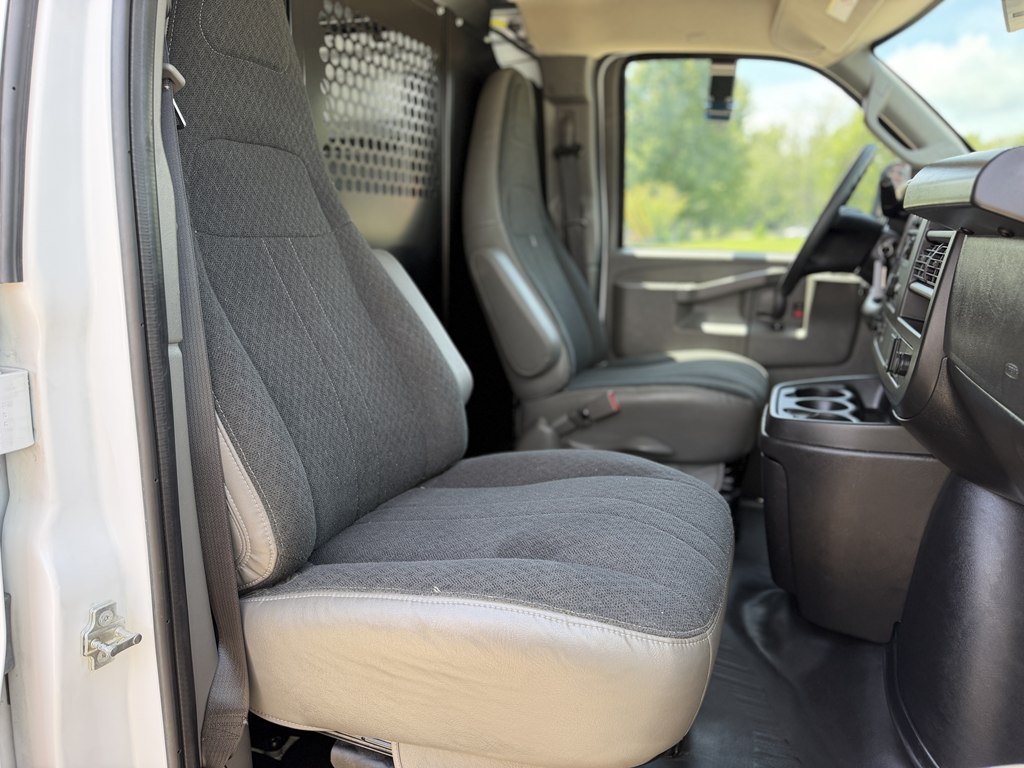2024 Chevrolet Express Cargo Work Van - Photo 19