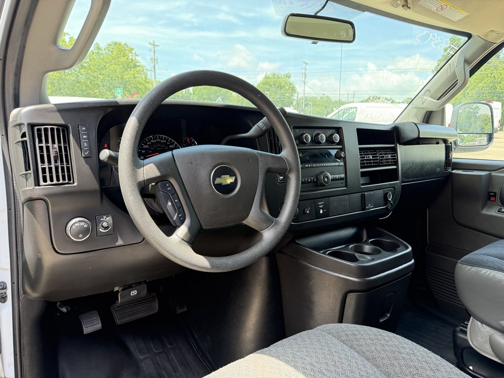 2024 Chevrolet Express Cargo Work Van - Photo 24