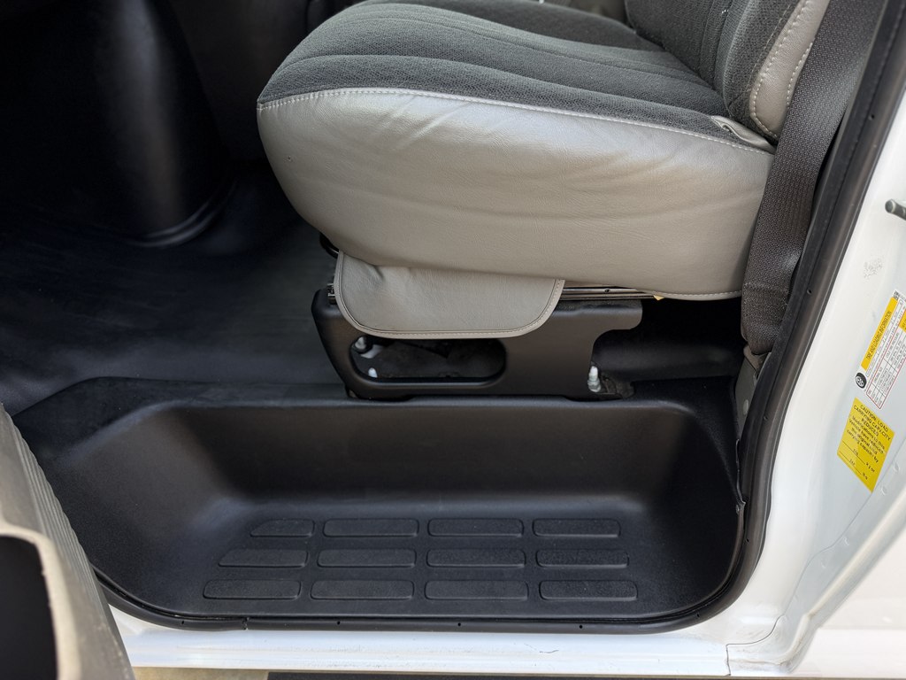 2024 Chevrolet Express Cargo Work Van - Photo 26