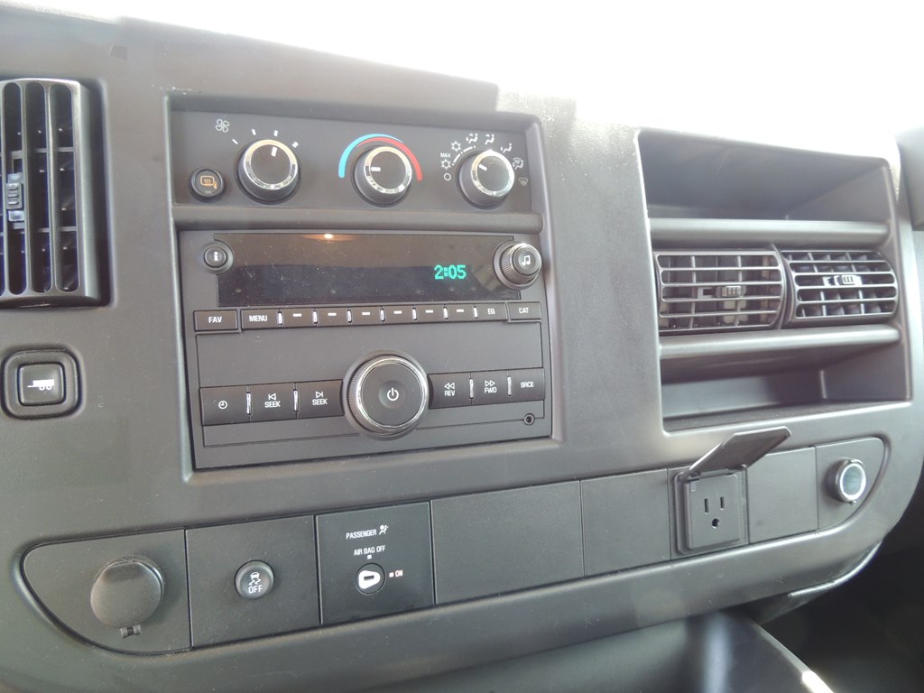 2024 GMC Savana Cargo Work Van - Photo 19
