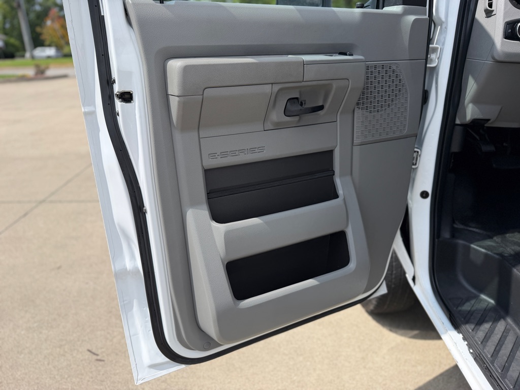 2024 Ford Econoline E-450 Super Duty 16ft Box Truck