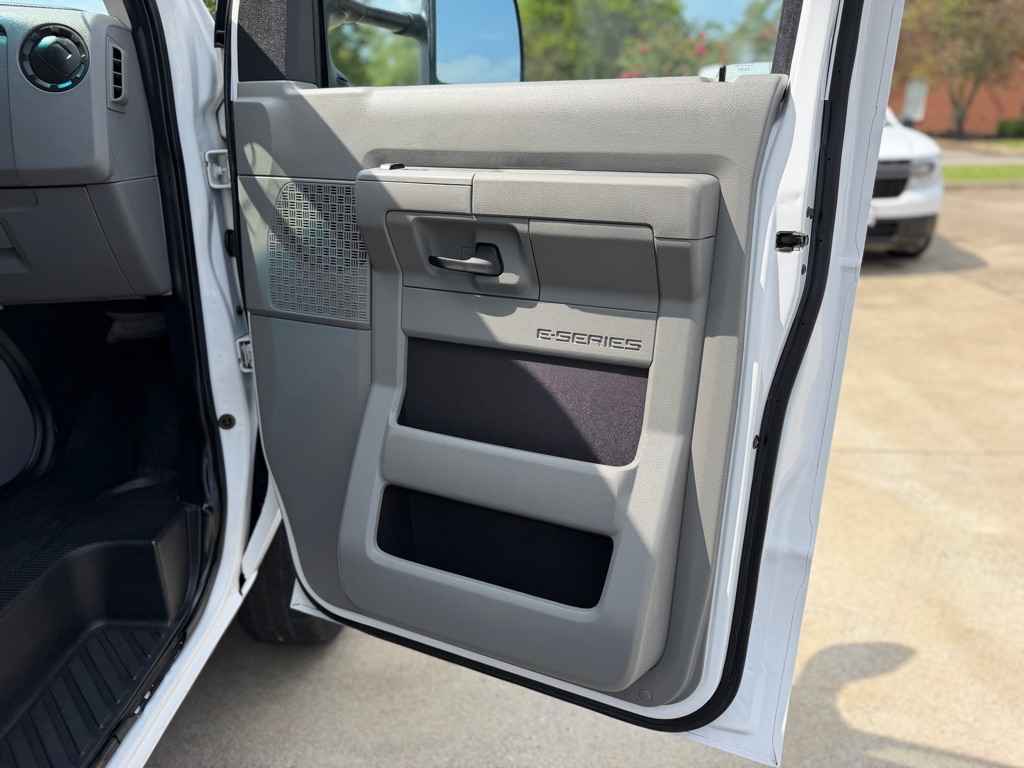 2024 Ford Econoline E-450 Super Duty 16ft Box Truck