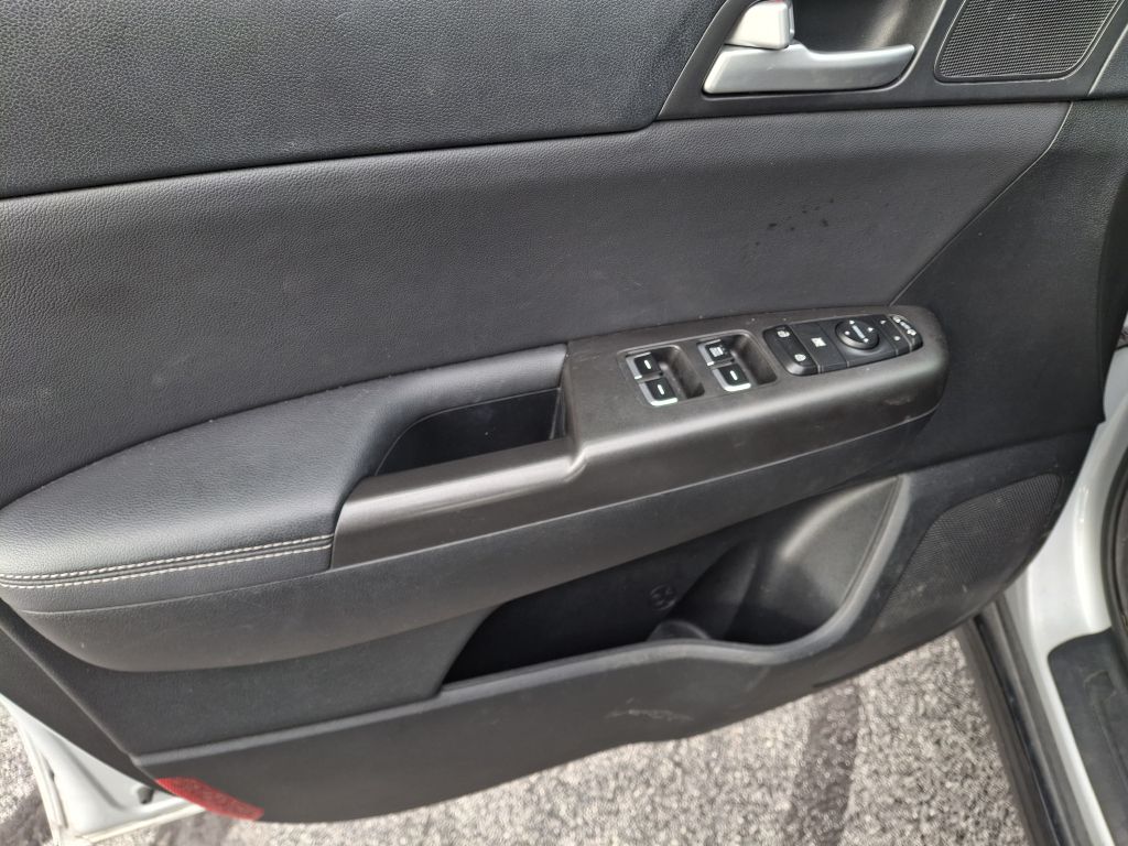 Photo 15 of this KIA SPORTAGE
