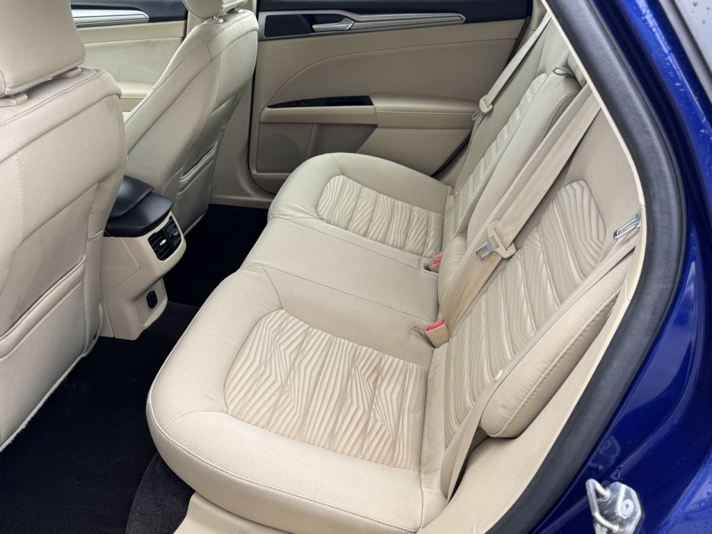 Photo 9 of this FORD FUSION