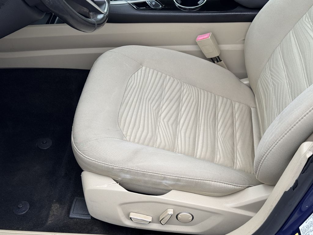 Photo 13 of this FORD FUSION
