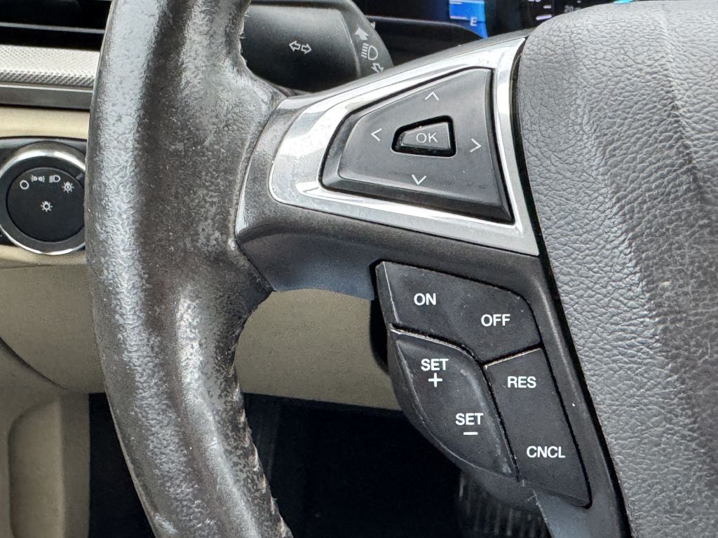 Photo 17 of this FORD FUSION