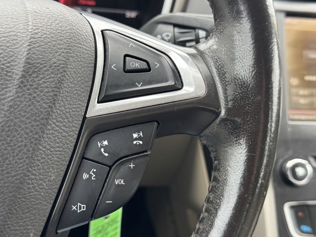 Photo 18 of this FORD FUSION