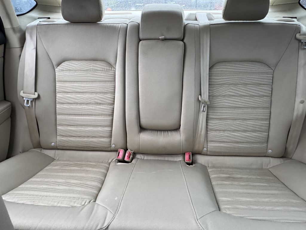 Photo 14 of this FORD FUSION