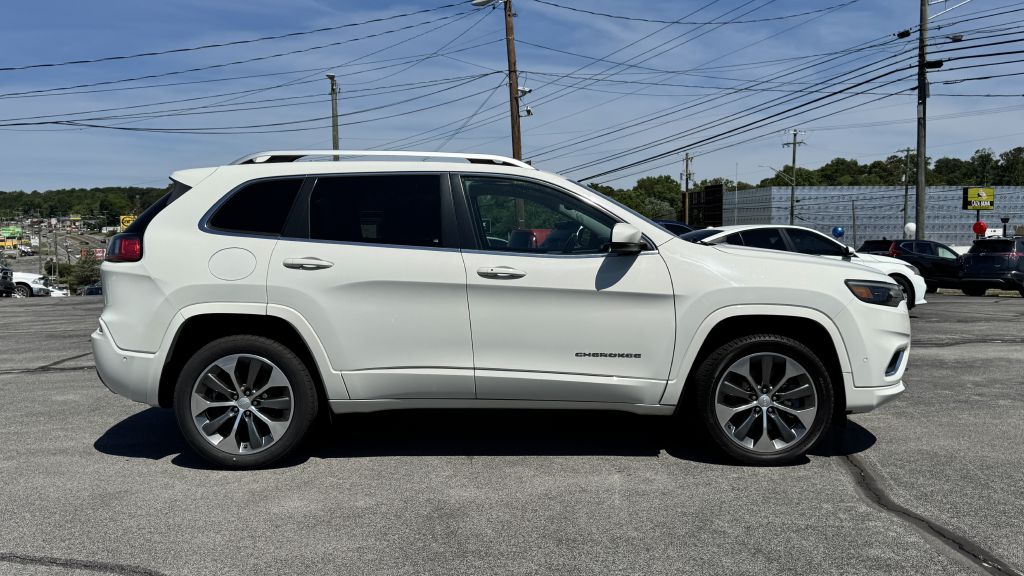 Photo 2 of this JEEP CHEROKEE