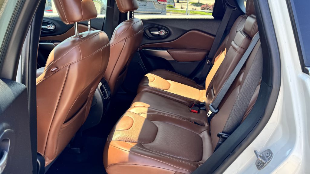 Photo 14 of this JEEP CHEROKEE