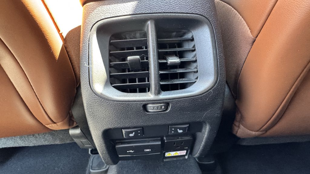 Photo 18 of this JEEP CHEROKEE