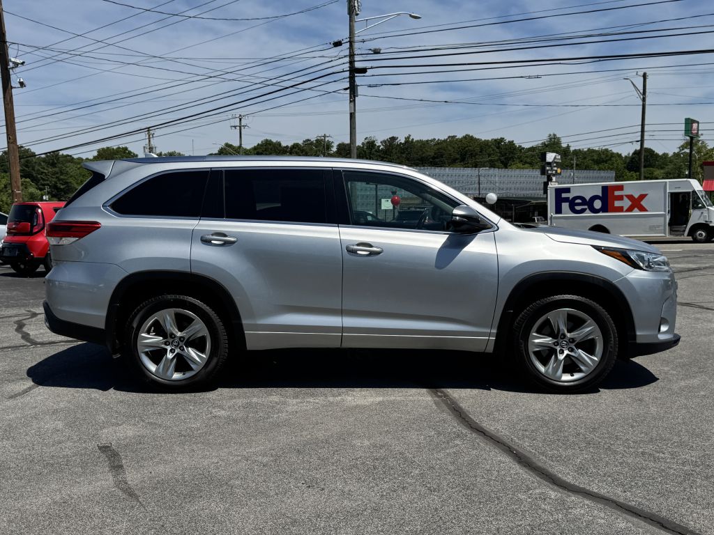 Photo 2 of this TOYOTA HIGHLANDER