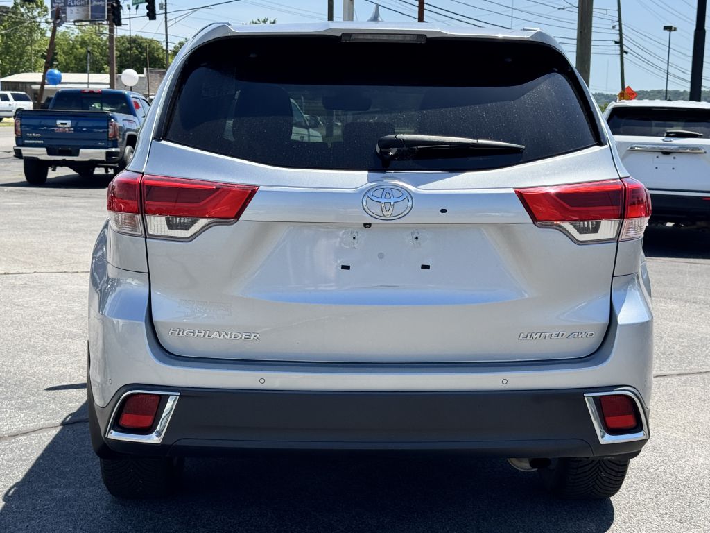 Photo 4 of this TOYOTA HIGHLANDER