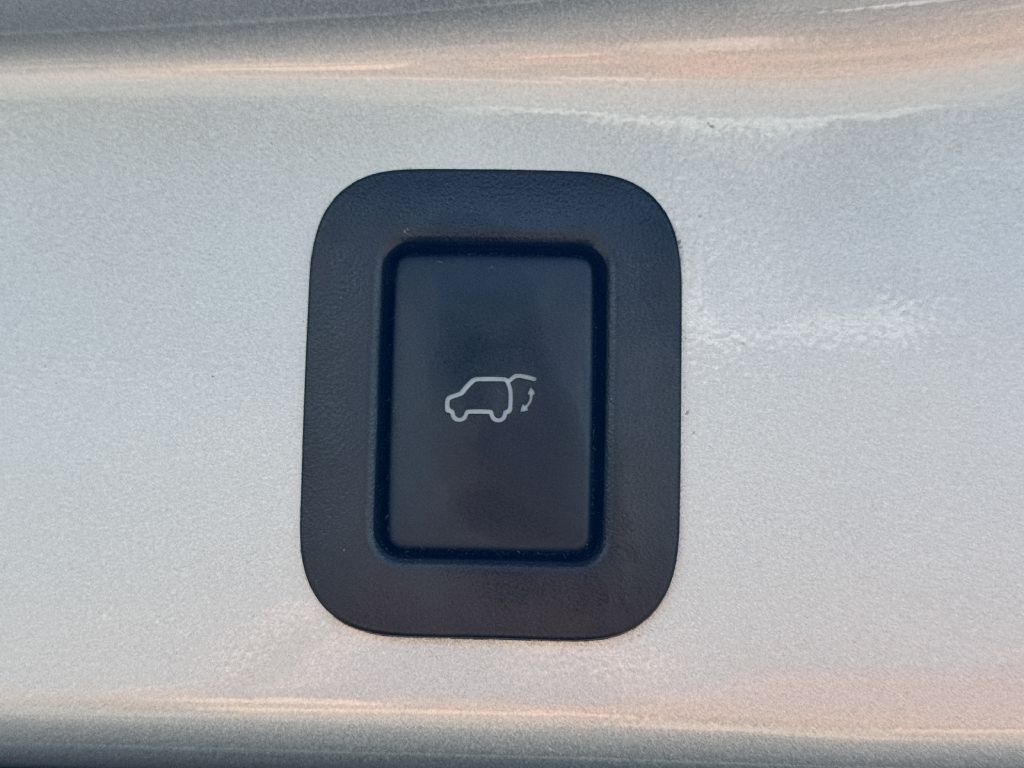 Photo 11 of this TOYOTA HIGHLANDER