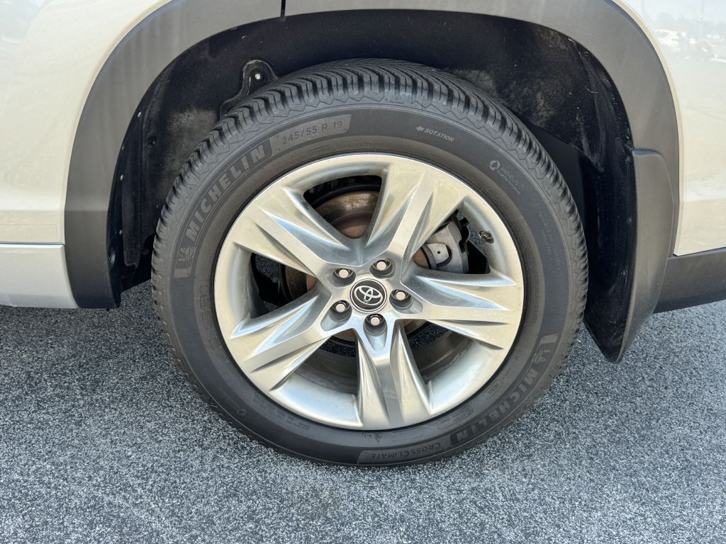 Photo 13 of this TOYOTA HIGHLANDER