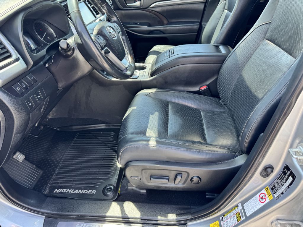 Photo 16 of this TOYOTA HIGHLANDER