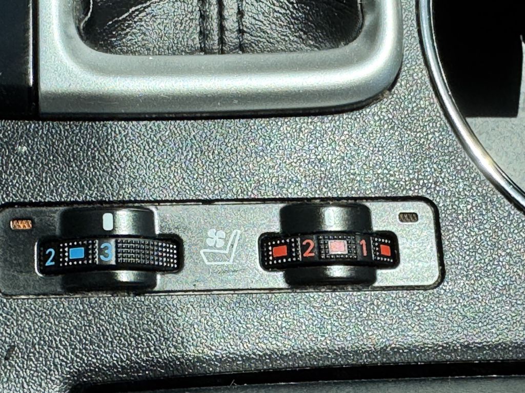 Photo 24 of this TOYOTA HIGHLANDER