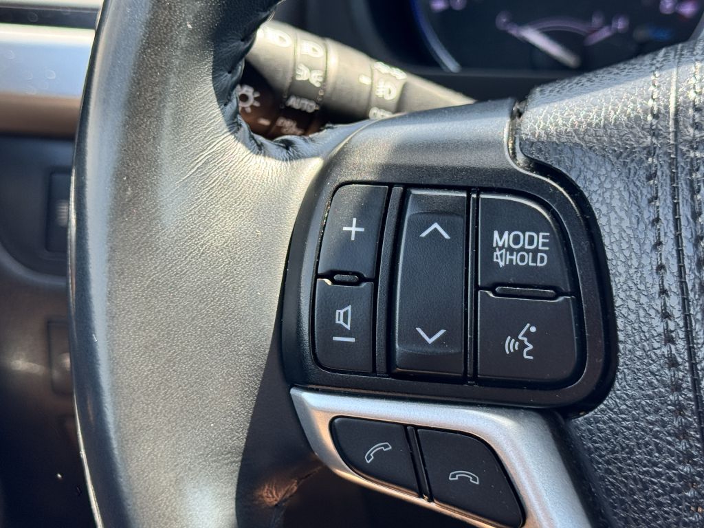 Photo 25 of this TOYOTA HIGHLANDER