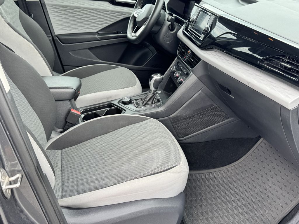 Photo 9 of this VOLKSWAGEN TAOS