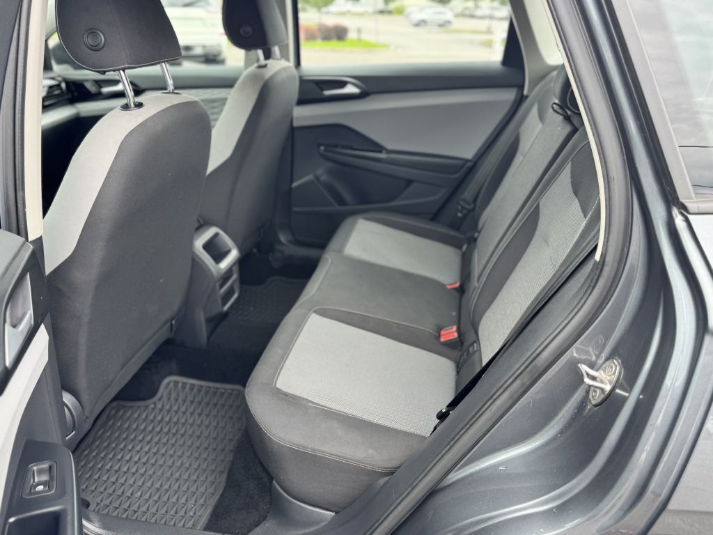 Photo 12 of this VOLKSWAGEN TAOS