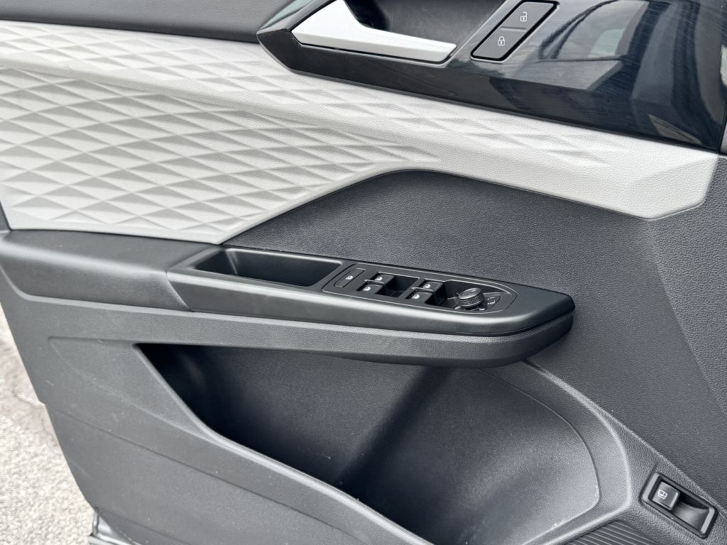 Photo 16 of this VOLKSWAGEN TAOS