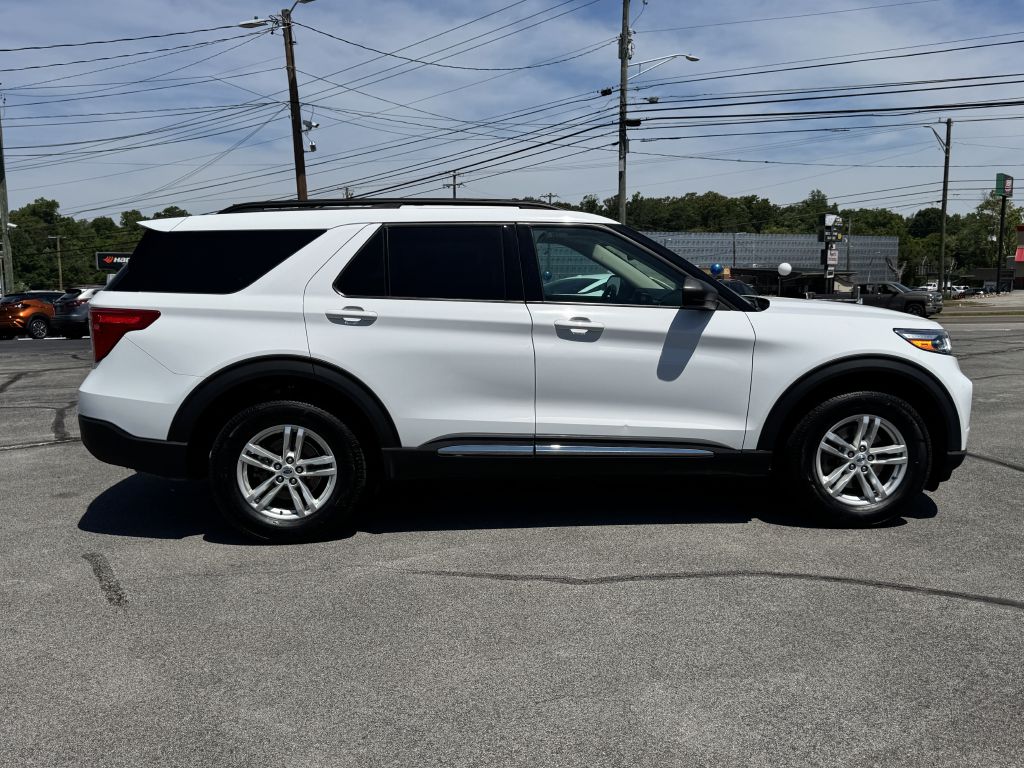 Photo 2 of this FORD EXPLORER