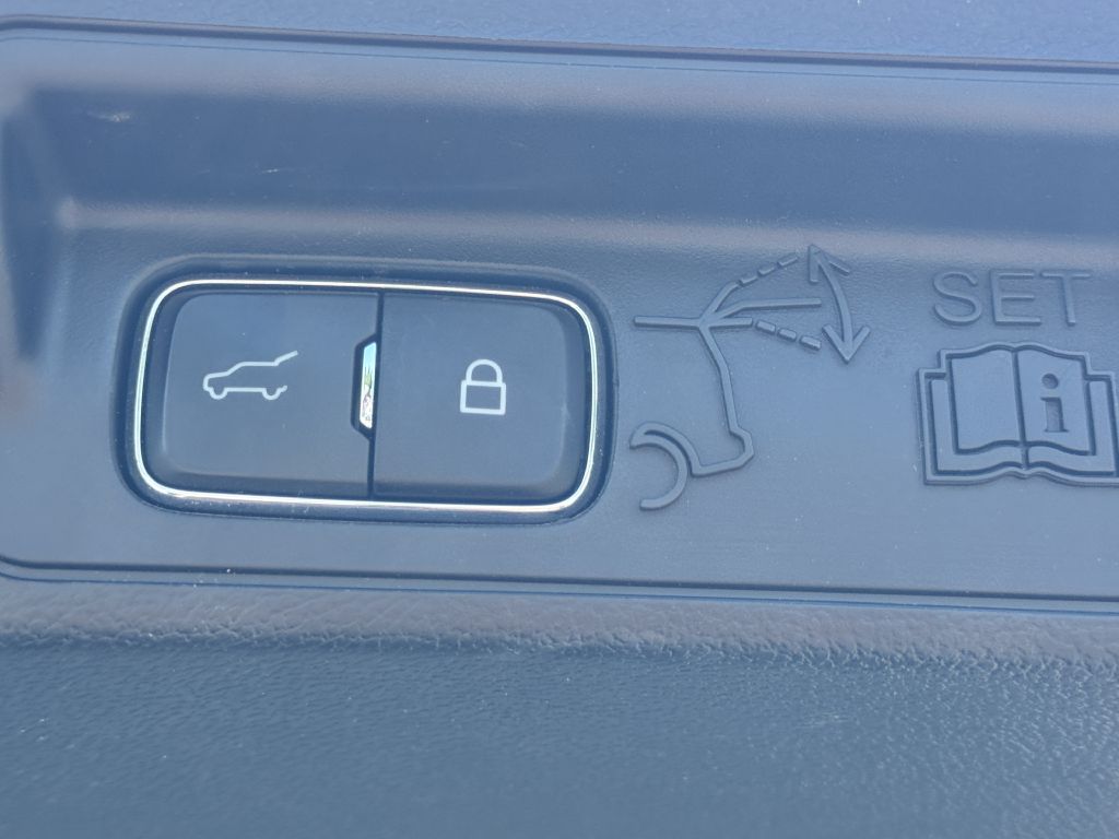 Photo 6 of this FORD EXPLORER