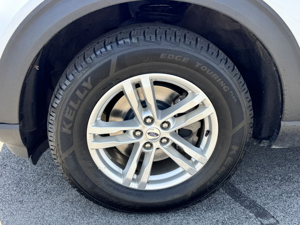 Photo 11 of this FORD EXPLORER