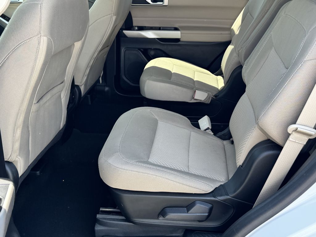 Photo 13 of this FORD EXPLORER