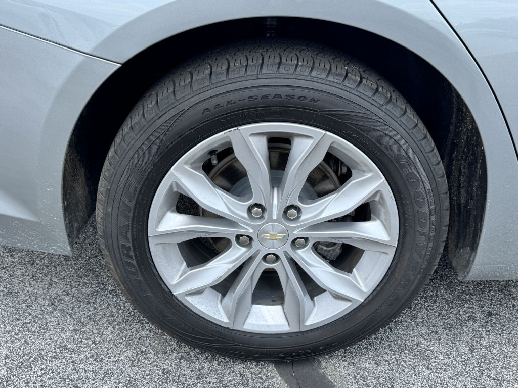 Photo 9 of this CHEVROLET MALIBU