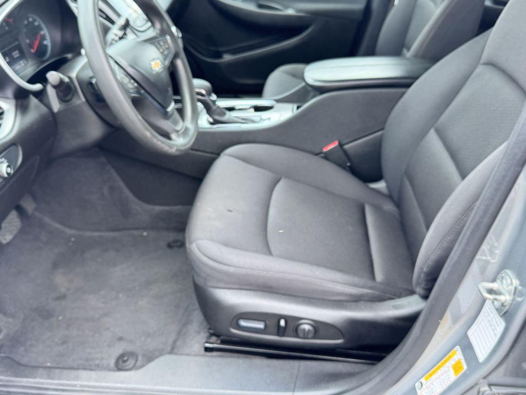 Photo 11 of this CHEVROLET MALIBU