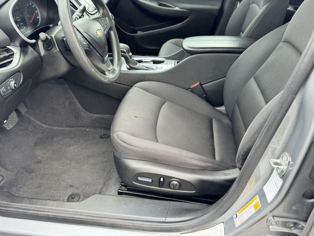 Photo 12 of this CHEVROLET MALIBU