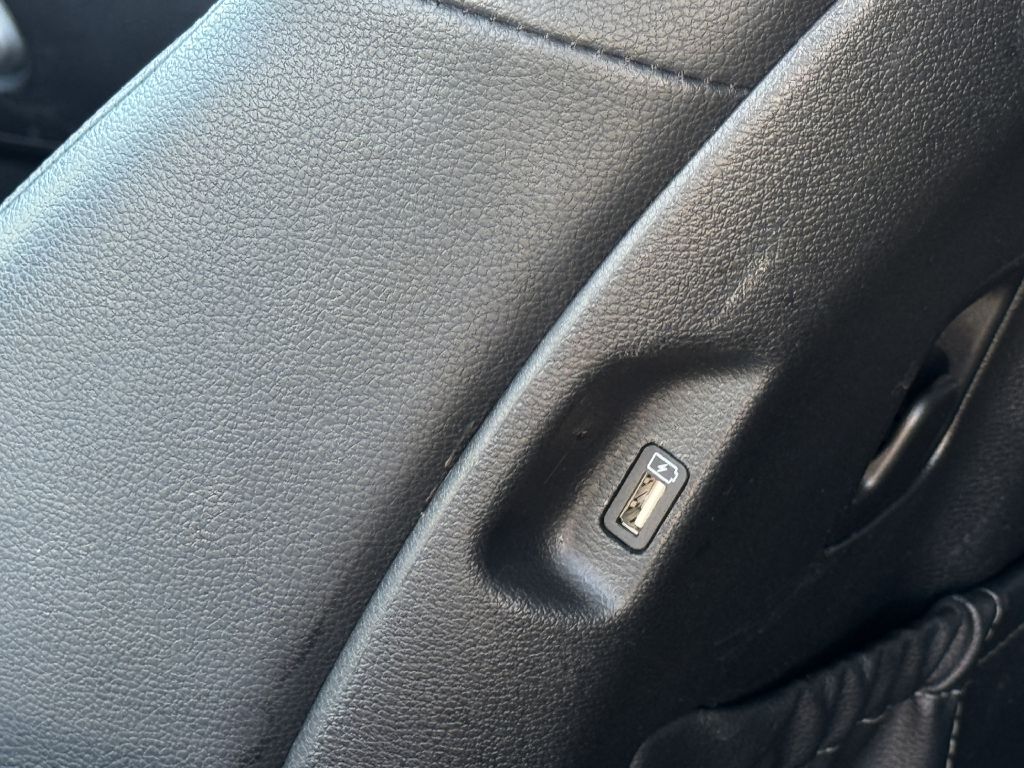Photo 16 of this KIA TELLURIDE