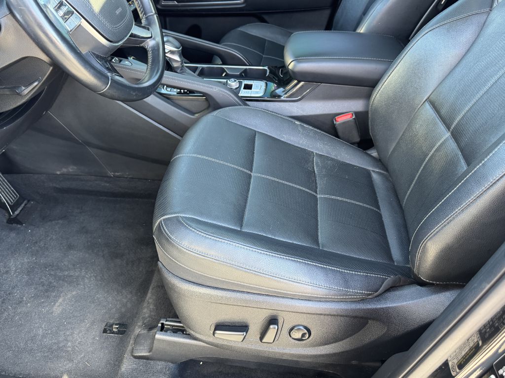 Photo 11 of this KIA TELLURIDE