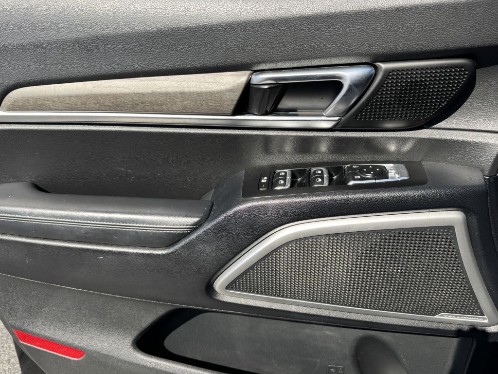 Photo 15 of this KIA TELLURIDE