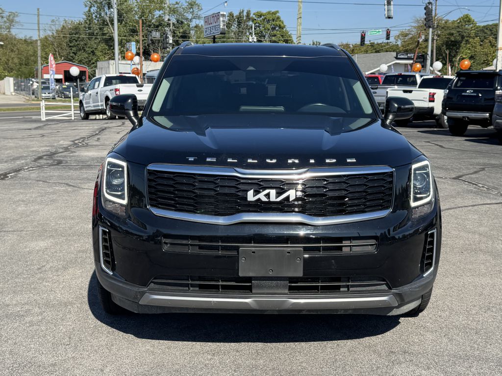 Photo 2 of this KIA TELLURIDE