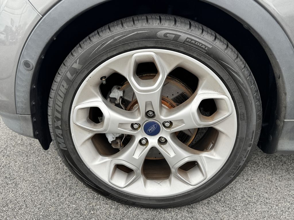 Photo 15 of this FORD ESCAPE