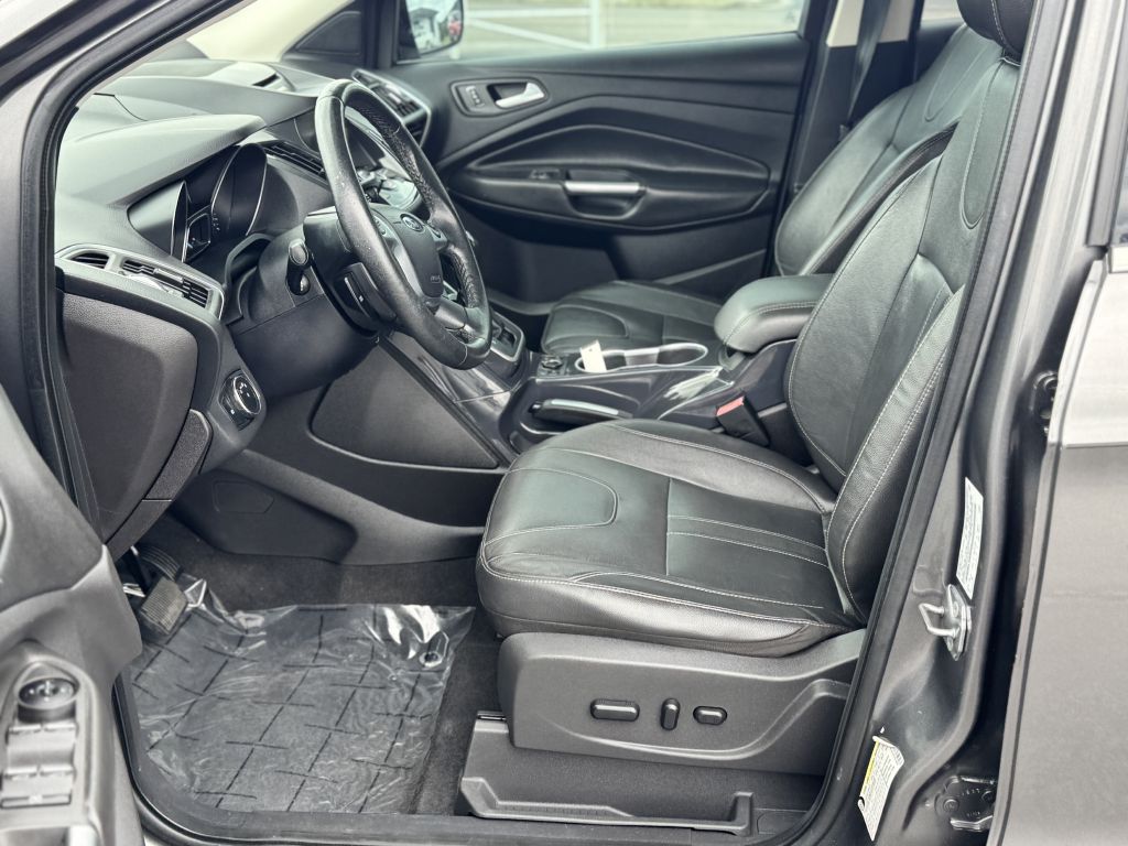 Photo 17 of this FORD ESCAPE