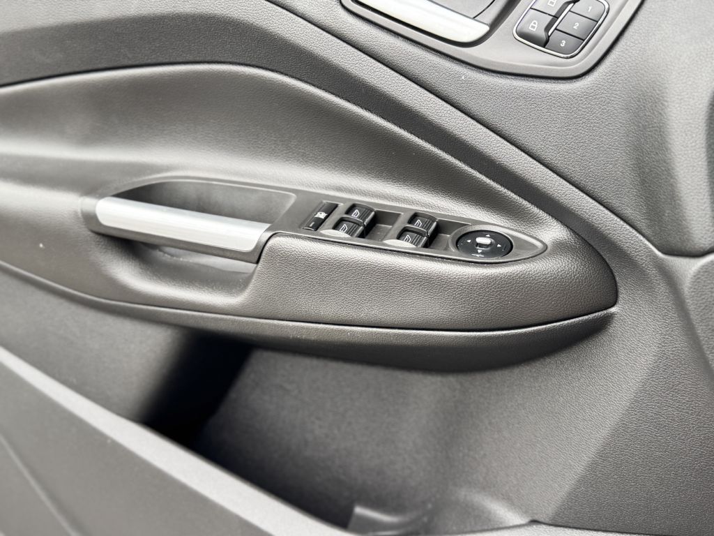 Photo 18 of this FORD ESCAPE