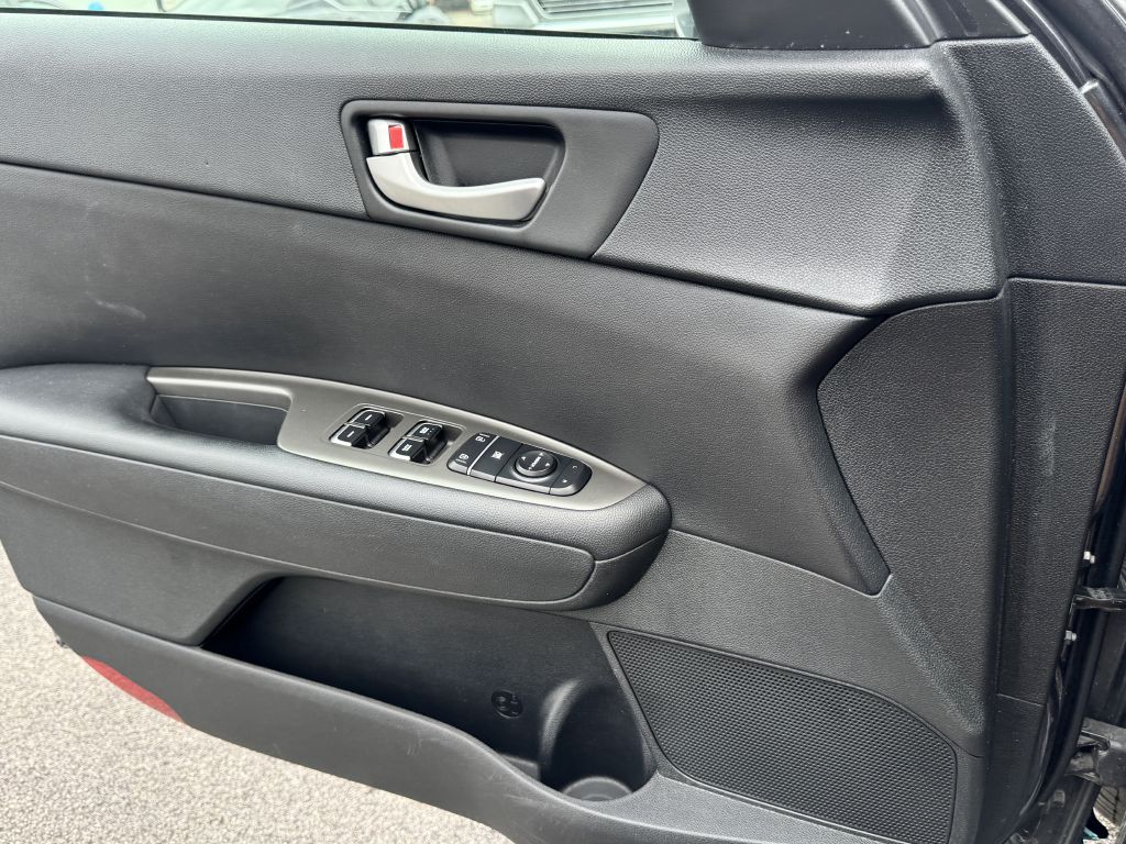 Photo 17 of this KIA OPTIMA