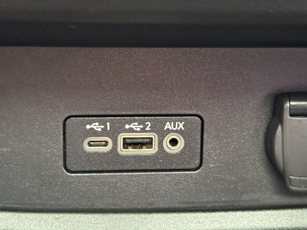 Photo 18 of this NISSAN SENTRA