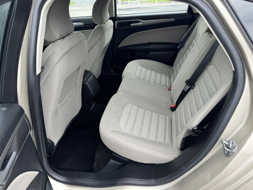 Photo 10 of this FORD FUSION