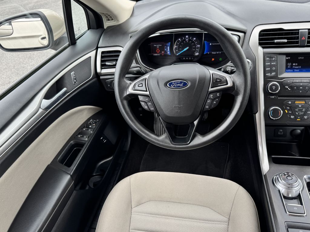 Photo 11 of this FORD FUSION